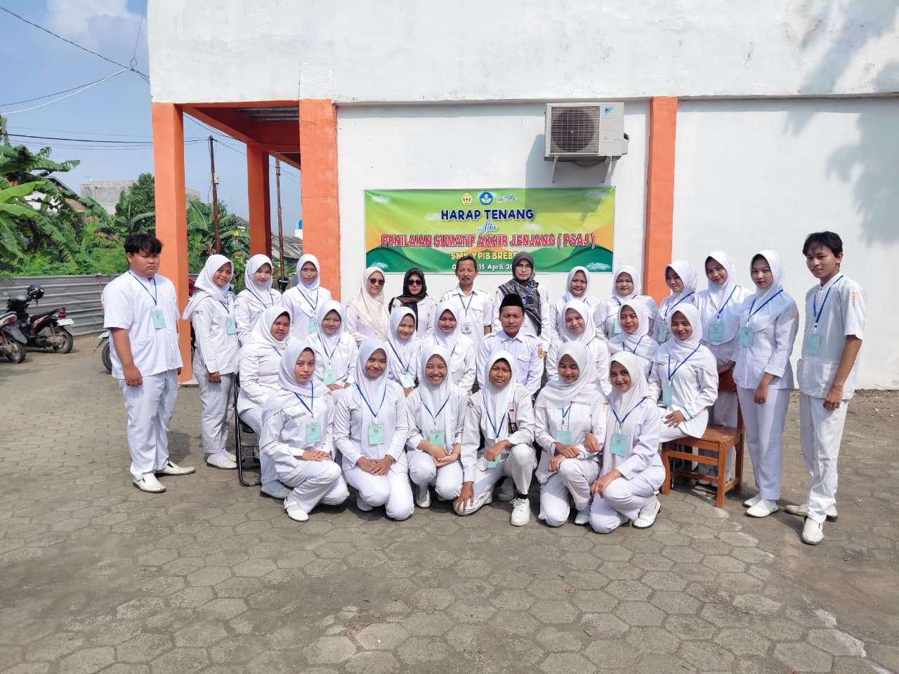 FOTO BERSAMA KELAS 12 ALL PRODI